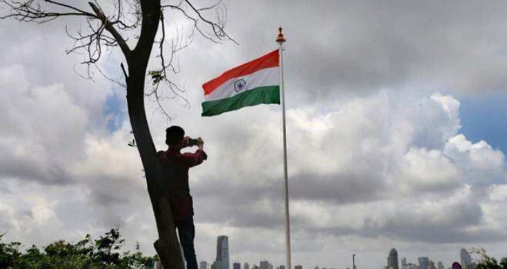 J&K L-G asks officials to hoist national flag on govt buildings within 15 days